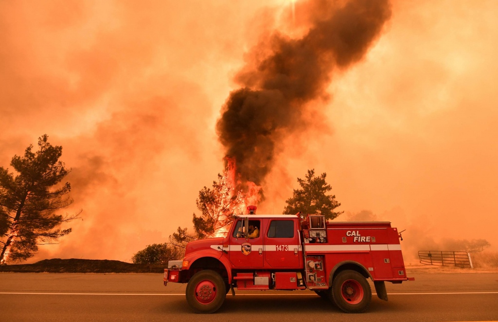 California Fires: Wildfires Map For Camp, Woolsey, Hill Fires | Fortune - California Fire Zone Map