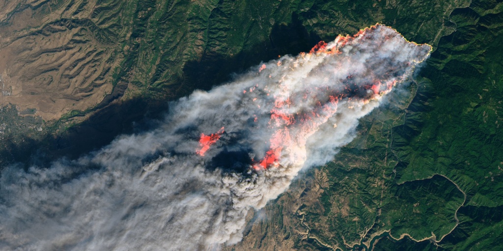 California Wildfires: Satellite Images Of Camp, Hill, Woolsey Fires - Live Satellite Map California